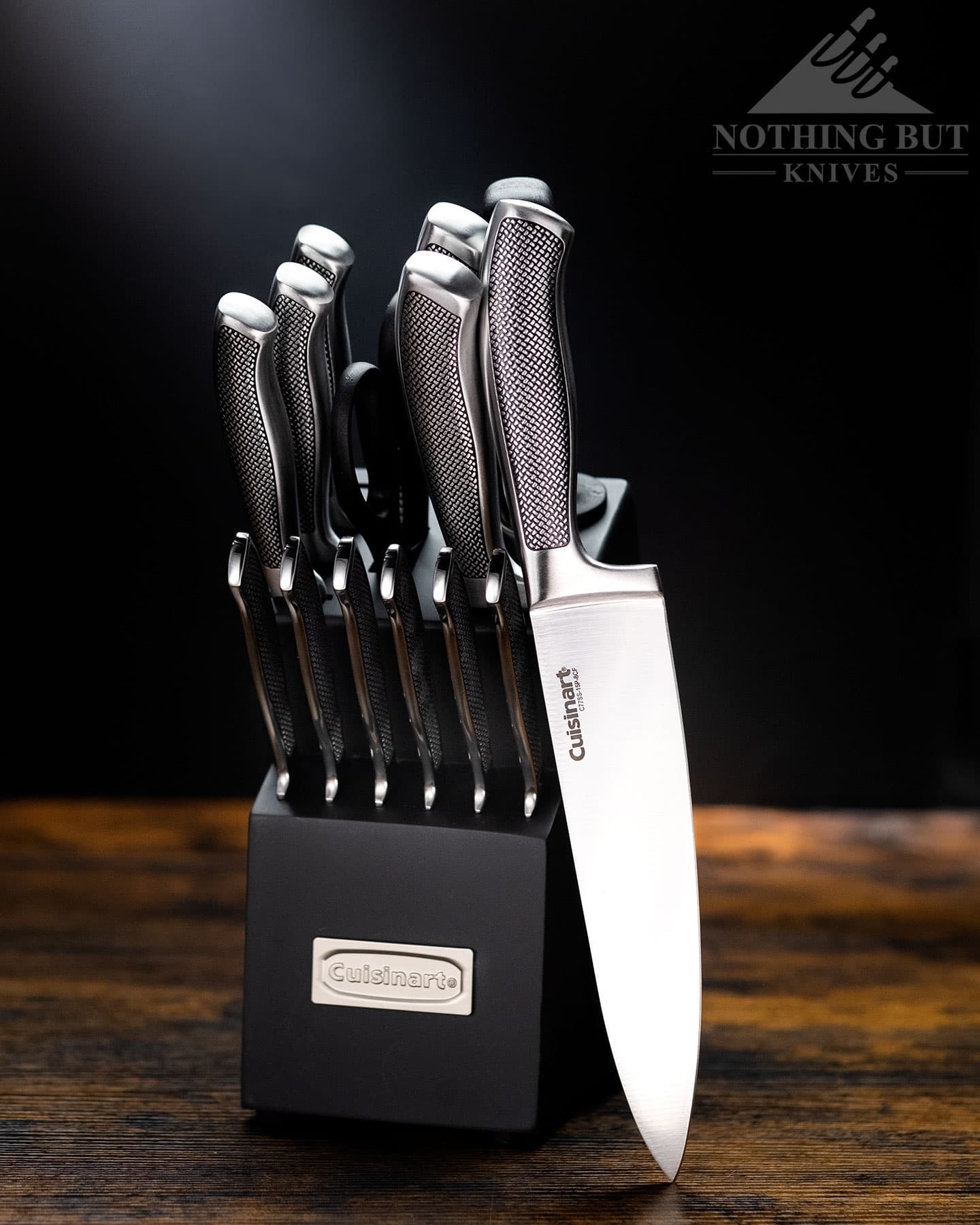 The Cuisinart C77SS-15P knife set is easy to maintain thanks to its stainless-steel blades and handles. 