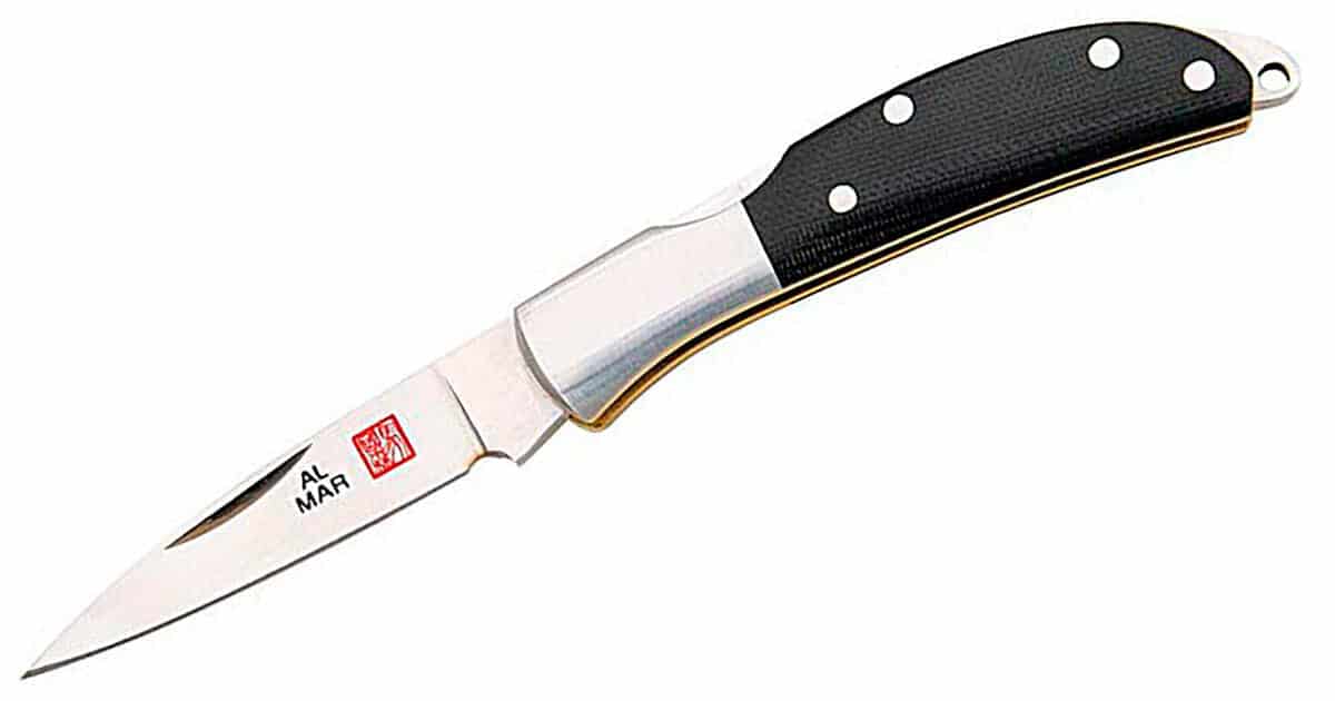 This knife comes in a leather carrying case which gives it some impressive fanfair when someone opens it up as a present.