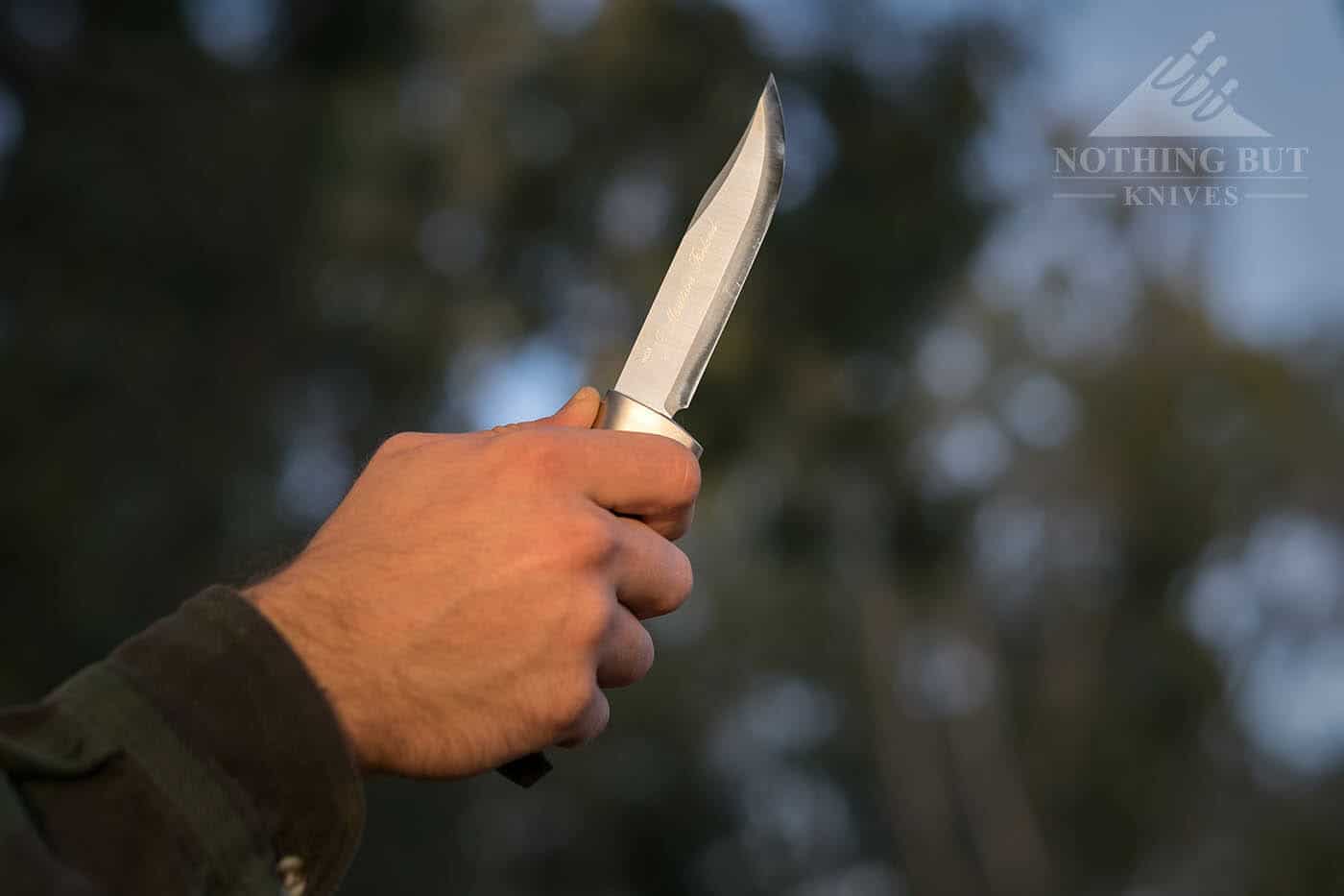 The Marttini COndor Bowie Basic has a very comfortable and easy to grip handle. 