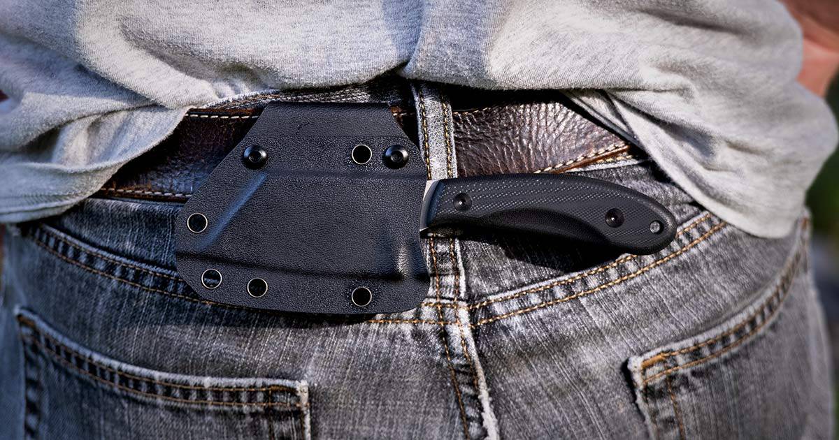 The Off-Grid Hoglet in it's kydex sheath set up for scout style horizontal carry.