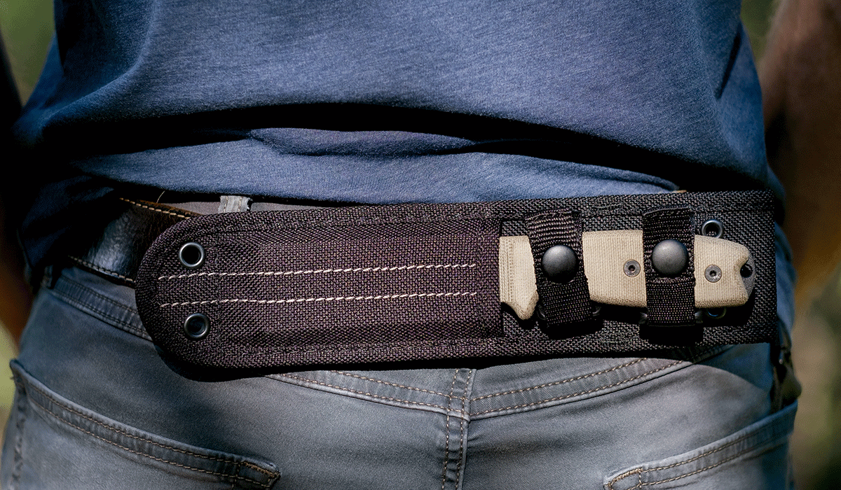 The snaps of the included nylon sheath for the Rat 3 are difficult to snap in the scout carry position, so it is best to carry in the front. 