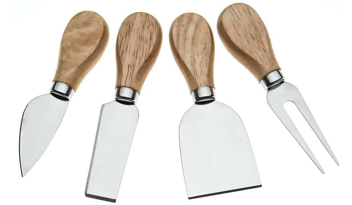 This 4 peice wood handles set is perfect for both hard and soft chese.