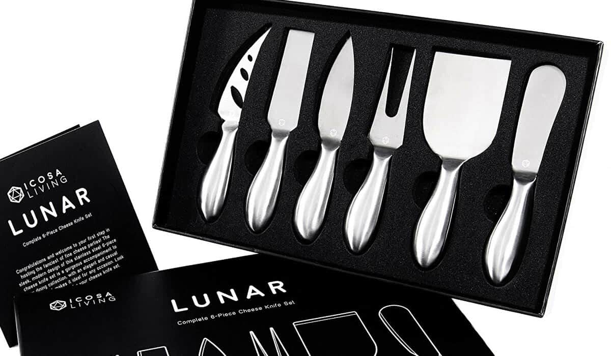 This Lunar Permium cheese knife set ships with a great black case. 