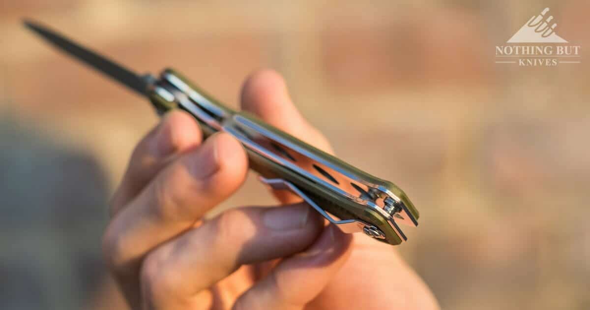 Kizer Begleiter Review: A Fancy Knife For Us Poor Folk - Image 10 The Begleiter uses bronze washers on the pivot screw.