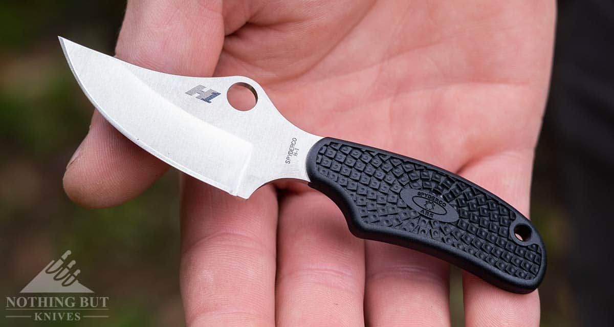 Close-up of the Spyderco Shirley Owens neck knife in a man's hand. 