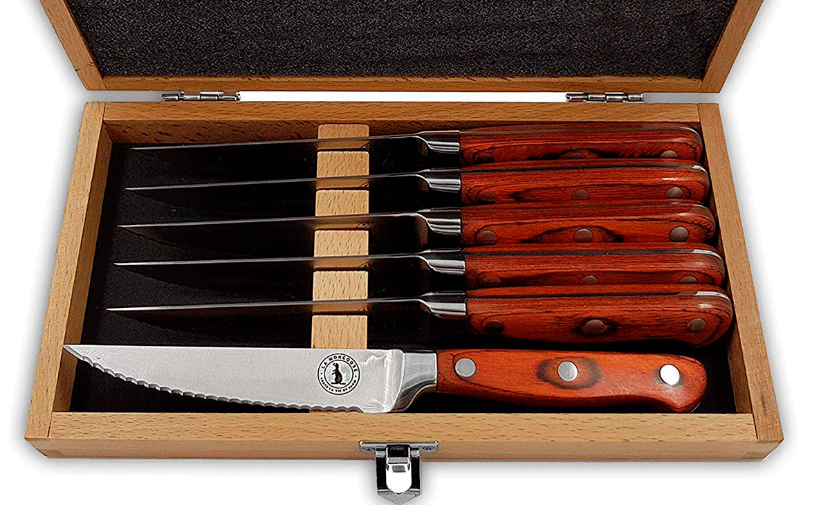 The La Mongoose set hase large comfortable wood handles. 