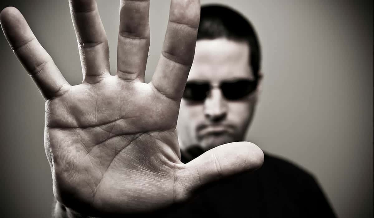 Knife Nightmares: Tales Of Losing Your Edge In The Bar Scene - Image 9 Guaranteed the bouncer will see that clip hanging out of your pocket when you walk in.