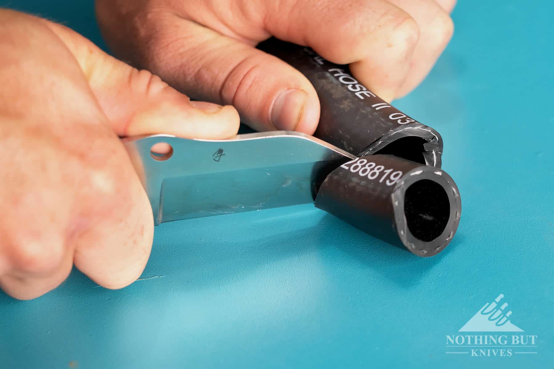 Spyderco Ronin 2 Review - Image 5 The decent edge retention of this knife make it possible to use for work even though that is not what it was designed for.