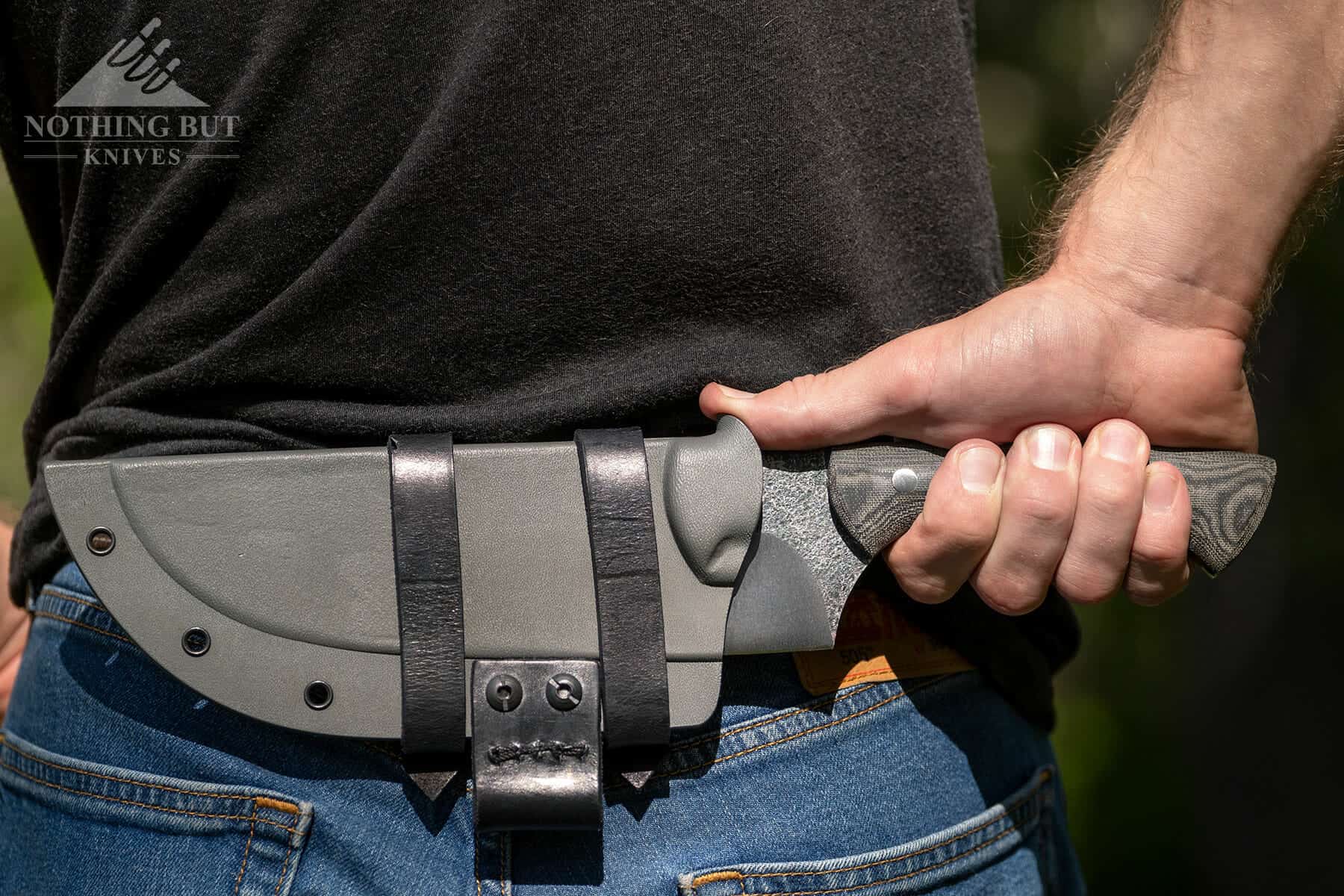 Scout carry sheath on a belt with the Condor Bush Slicer. 