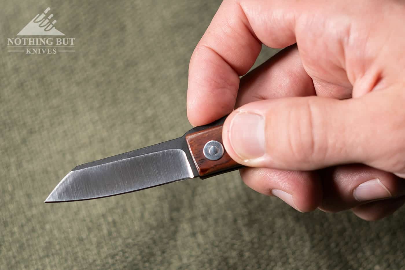 The ergos aren’t great, but they’re not terrible. There’s only so much you can say about a knife this small and this simple.