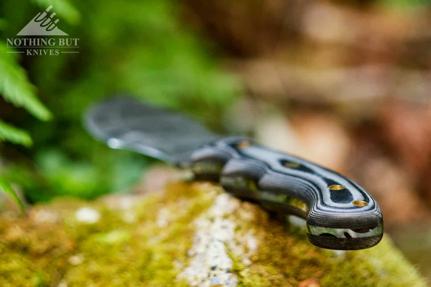 Forseti Steel Ironside Damascus Tracker Review - Image 7 The Wood Handle of The Ironside Tracker is ergonomic and practical, but a little slick when wet.