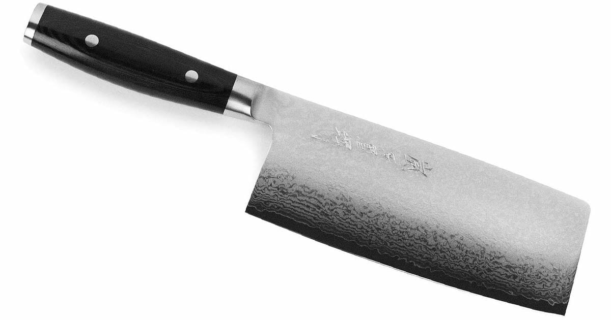 Yaxell Knives And Knife Set Buyers Guide - Image 8 The Yaxell Ran Plus Damascus steel Chinese 7 inch cleaver with a micarta handle.