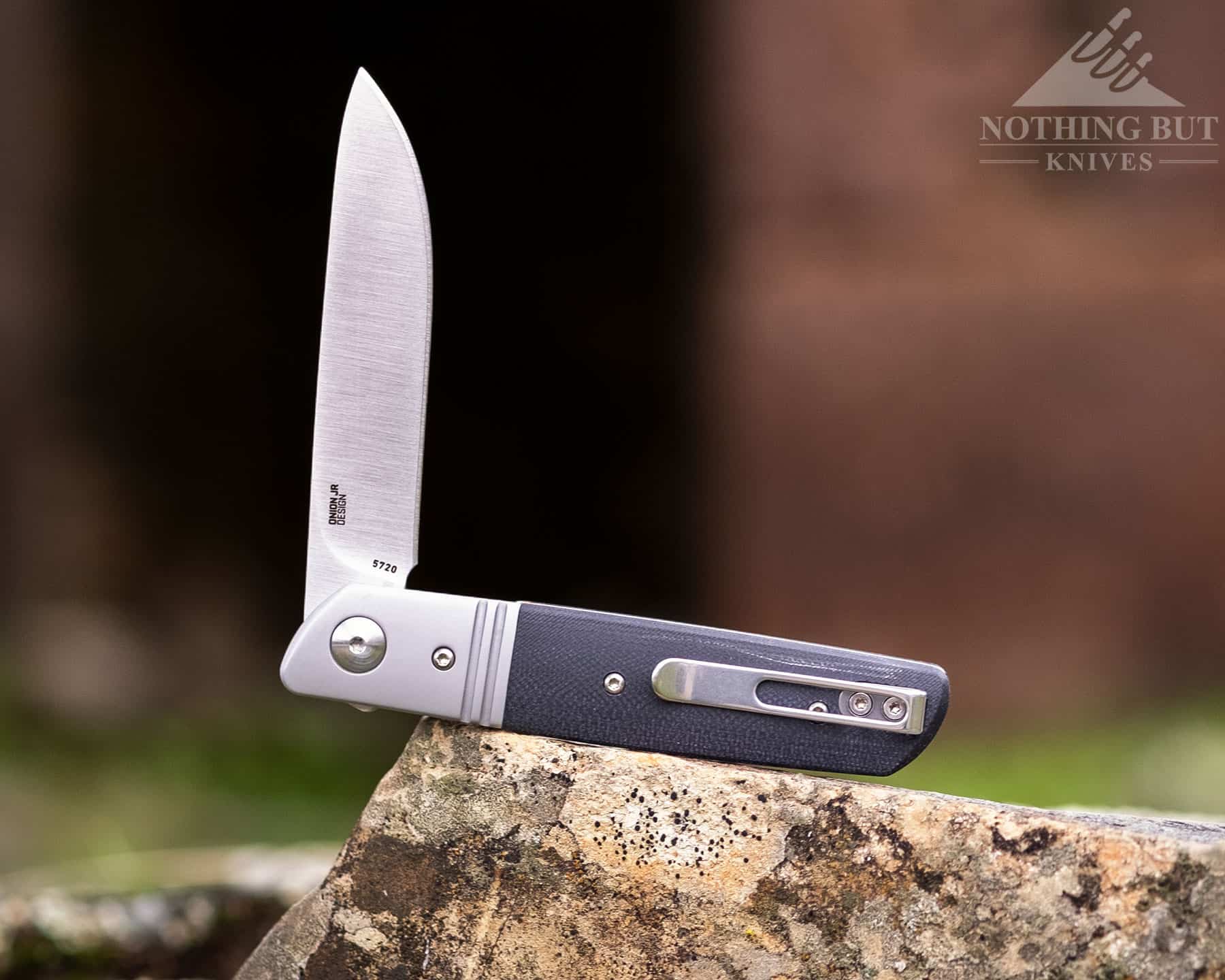 The pocket clip on the CRKT Bamboozled holds the knife securly. 