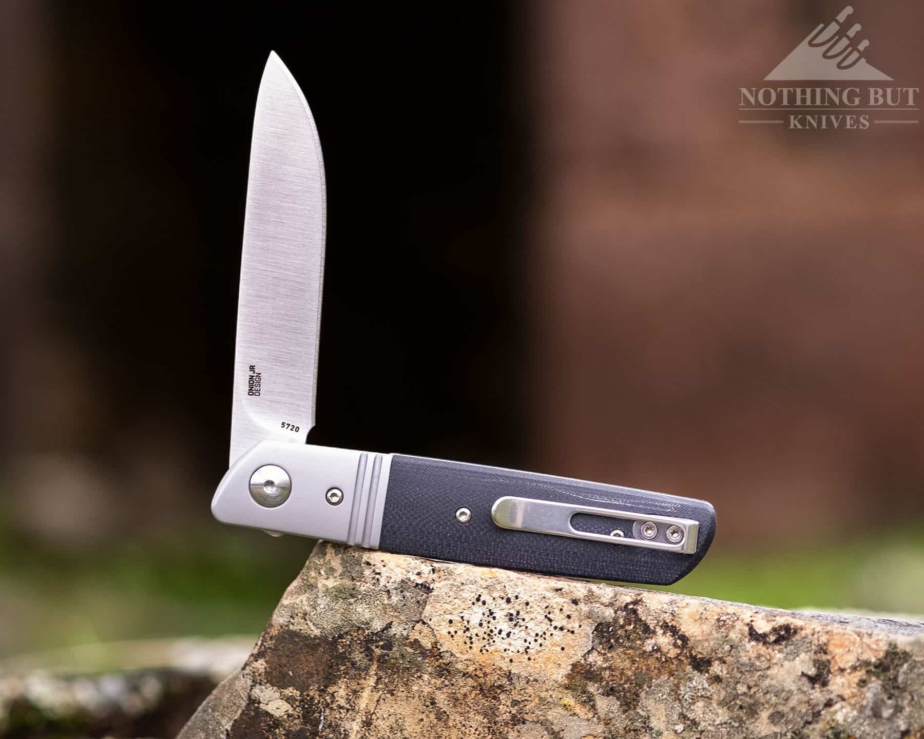 The Best D2 Steel Knives And What Makes Them Great - Image 14 The pocket clip on the CRKT Bamboozled holds the knife securly.