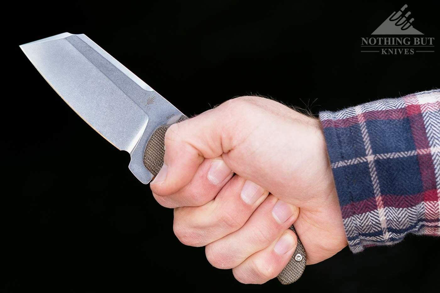 Kizer Sheepdog Knife Review - Image 6 The Sheepdog knife fills out the hand nicely.