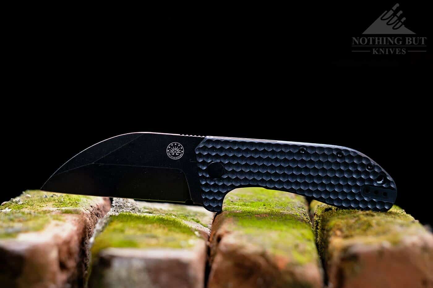 The Off-Grid Black Stallion is new competitor of the Kizer Sheepdog. 