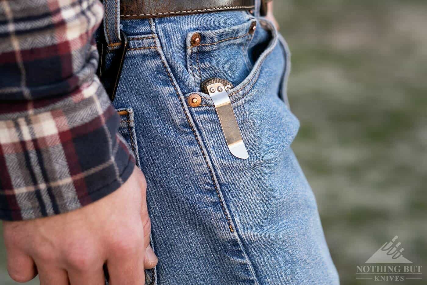 Kizer Sheepdog Knife Review - Image 7 The Kizer Sheepdog in the pocket of a pair of jeans.
