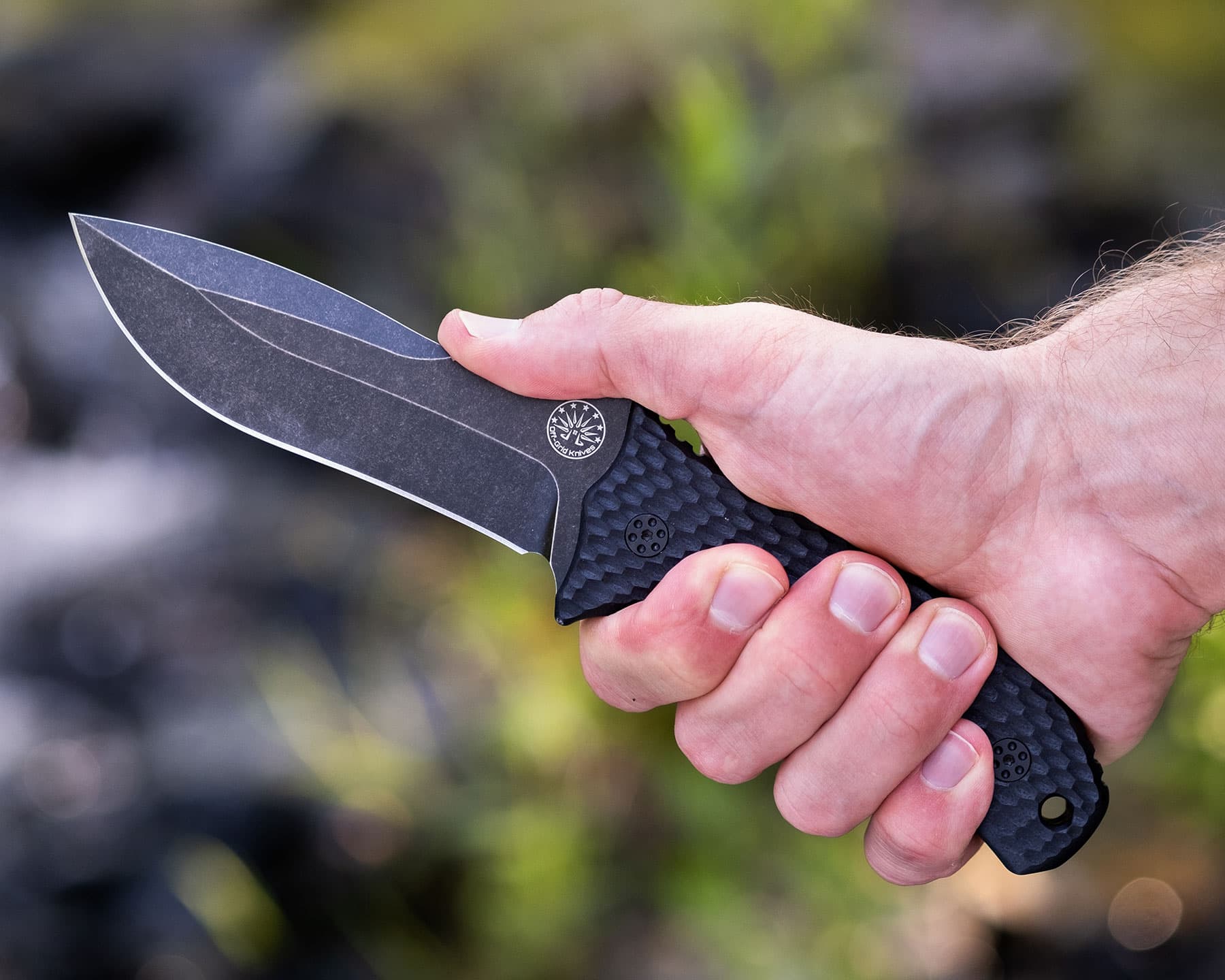The handle ergonomics of the V2 Backcountry make it possible to comfortably use the knife for hard use tasks. 