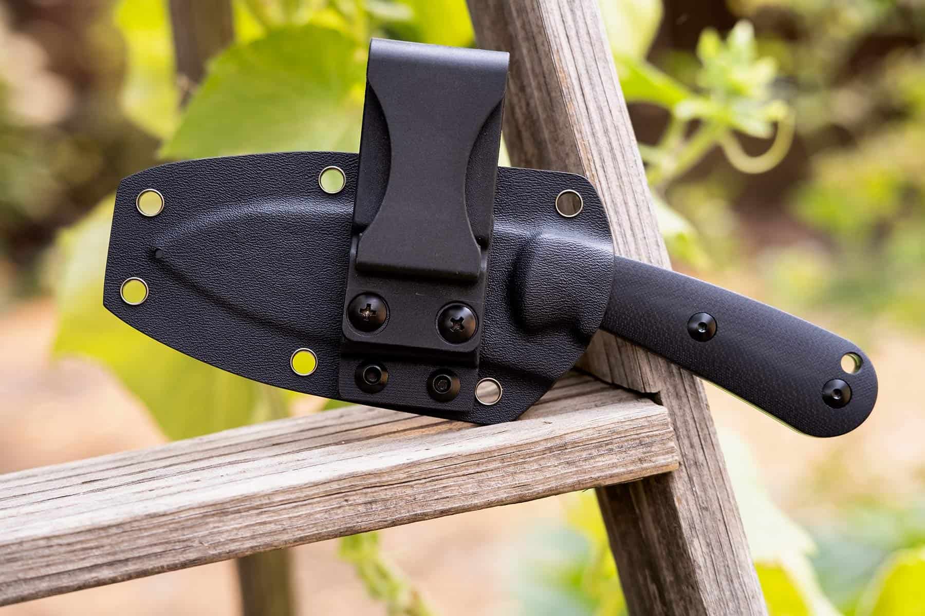 A close-up of Kizer Azo Baby sheath that shows it is adjustable
