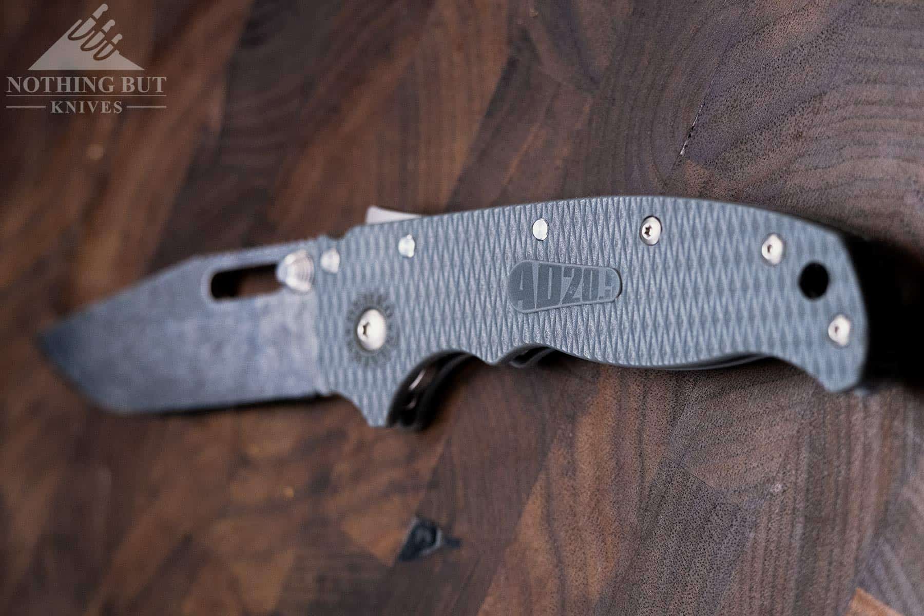 A close-up of the Demko AD 20.5 handle scales that shows the texturing.