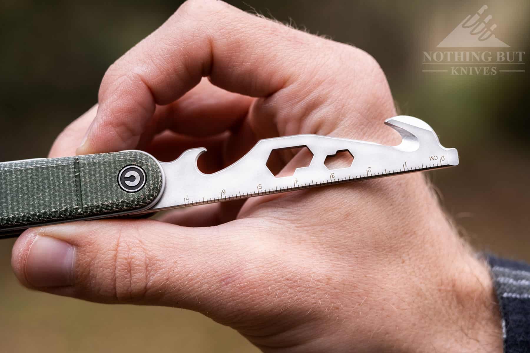 Civivi Crit Knife Review - Image 12 A close up of the Civivi Crit's tool bar showing all it's features.