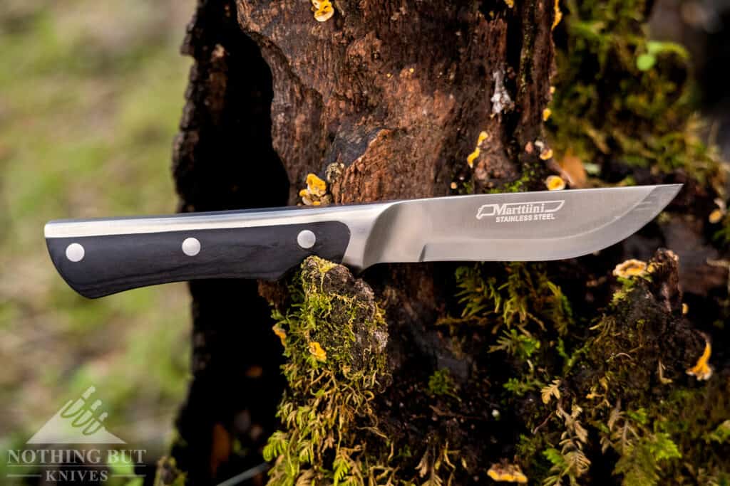 A profile shot of the Marttini Full Tang knife that shows the whole blade. 