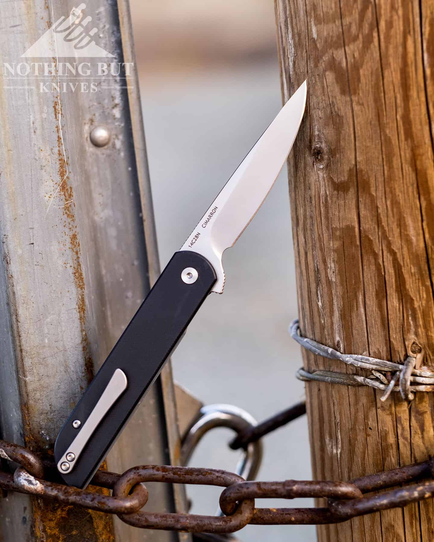 Finch Knife Co Cimarron Review - Image 9 A profile image of the Finch Cimarron to show the scales and blade in the open position.