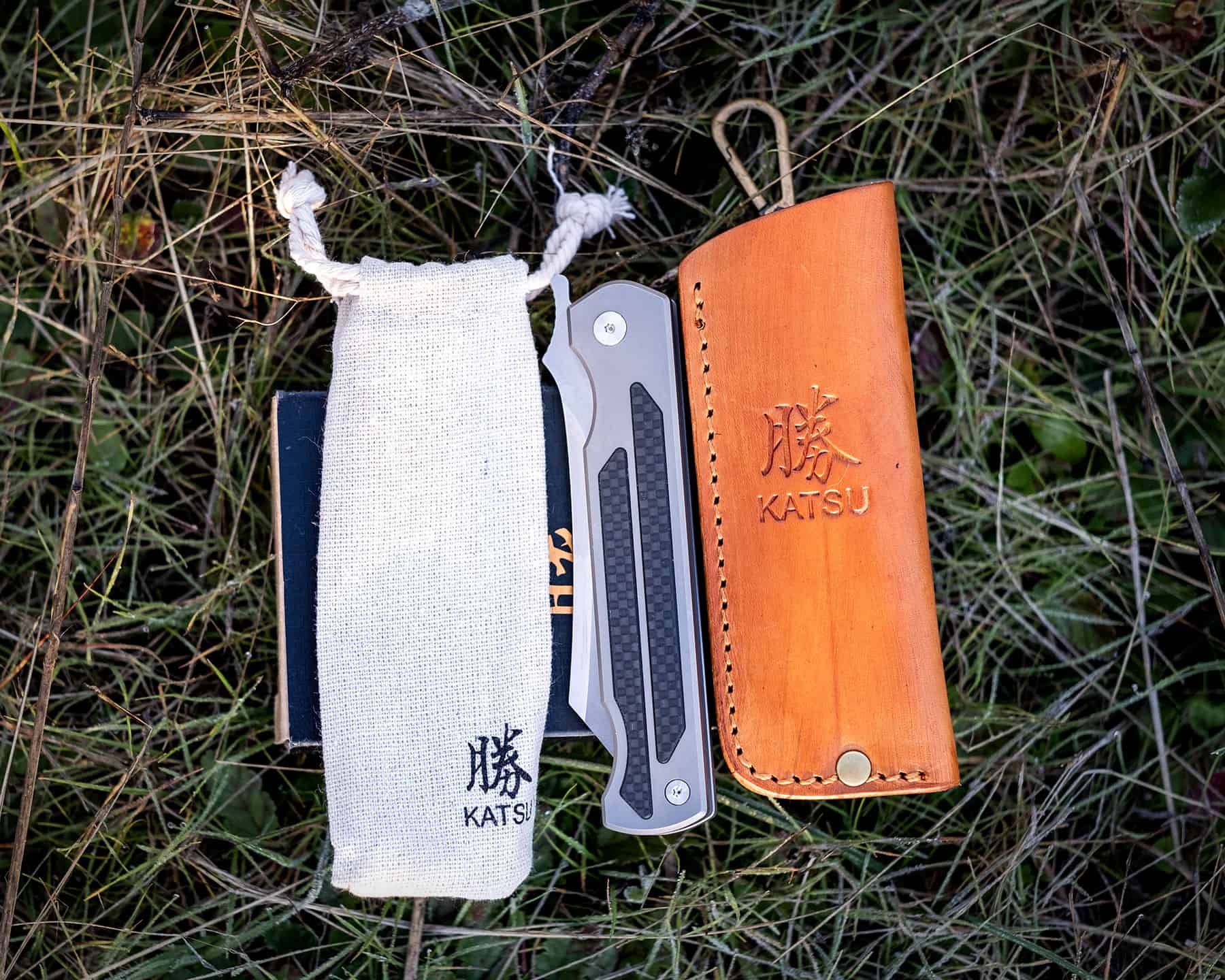 The katsu JT01 Titanium Camping Knife ships with a lot of packaging and accessories. This makes it a decent gift option.