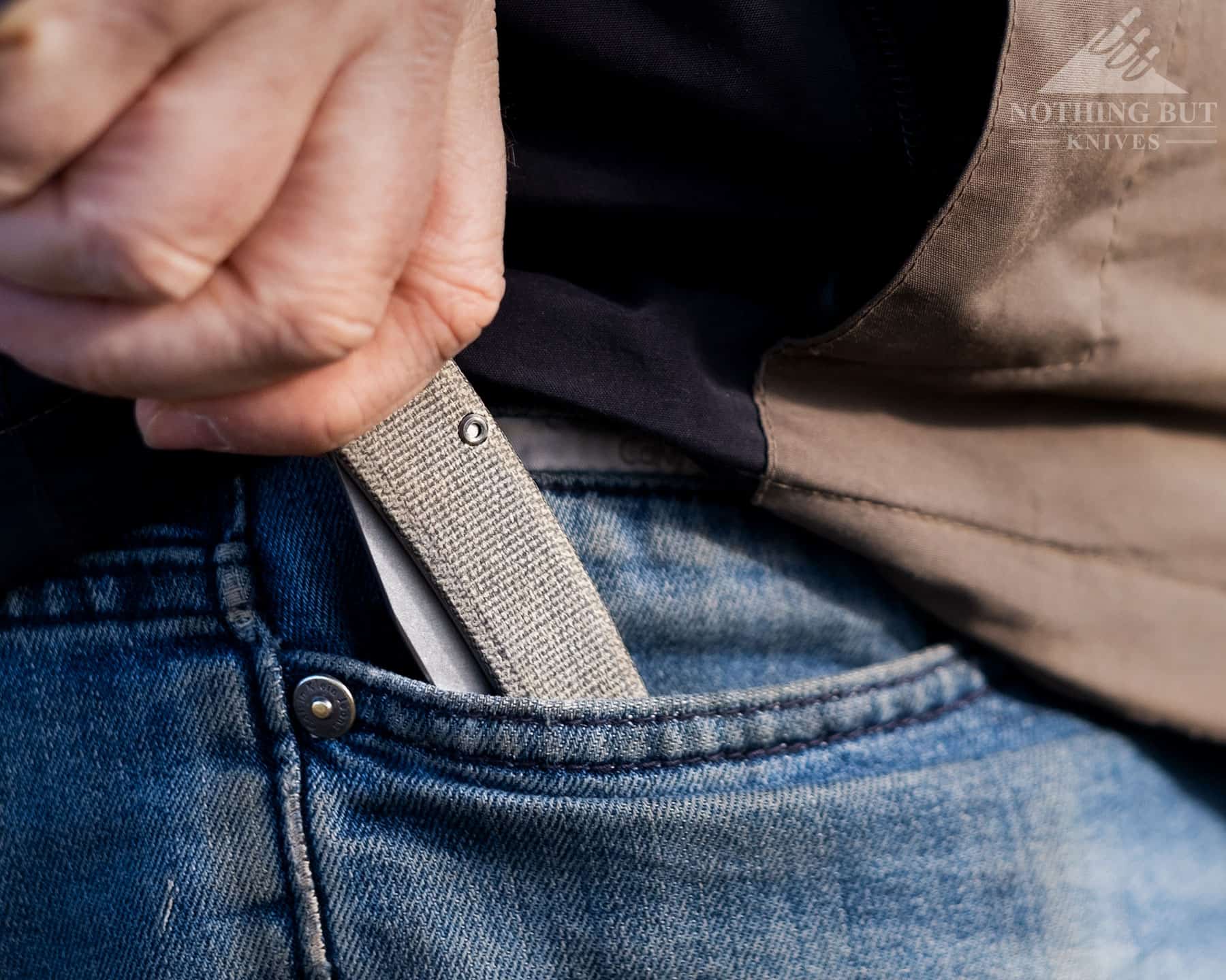 A person pulling the Federalist slip joint from their pocket to show the lack of a pocket clip. 