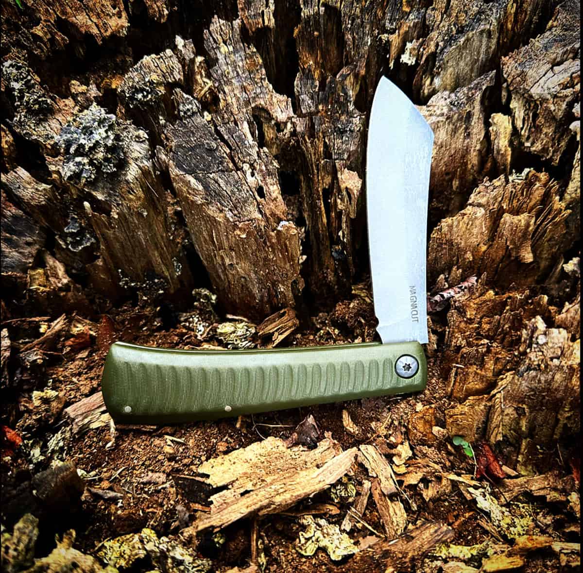 The Bonds Creek King Trapper is one of the best slip joints we have tested from an edge retention standpoint. 