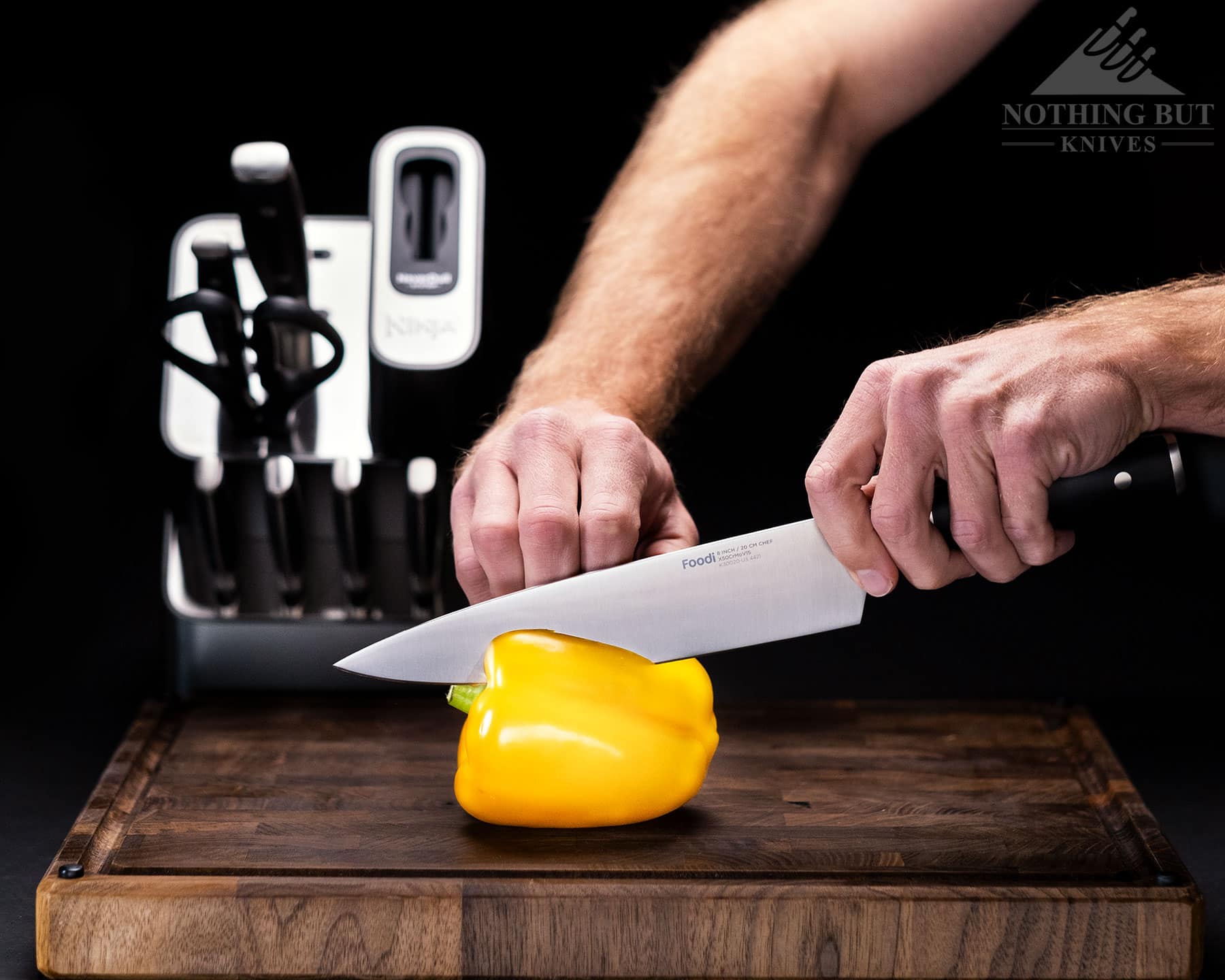 Testing the sharpness of the Ninja Foodi K32009 knife set with self sharpening block. 