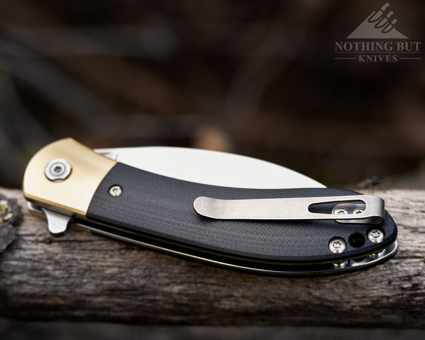 The Vosteed Nightshade folding knife in the closed position. 