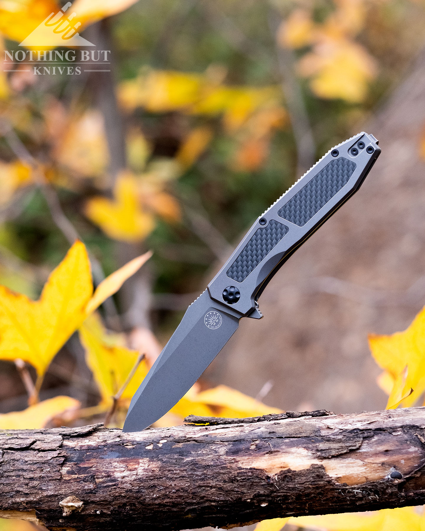 The Off-Grid Scorpion with carbon fiber and titanium handle scales and a M390 steel blade is a more expensive alternative to the Ocaso Strategy. 