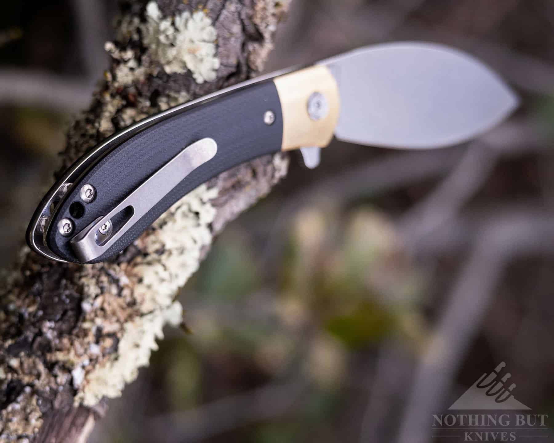 Vosteed Nighshade Review - Image 9 Shallow depth of field image highlighting the Vosteed Nightshade's pocket clip.