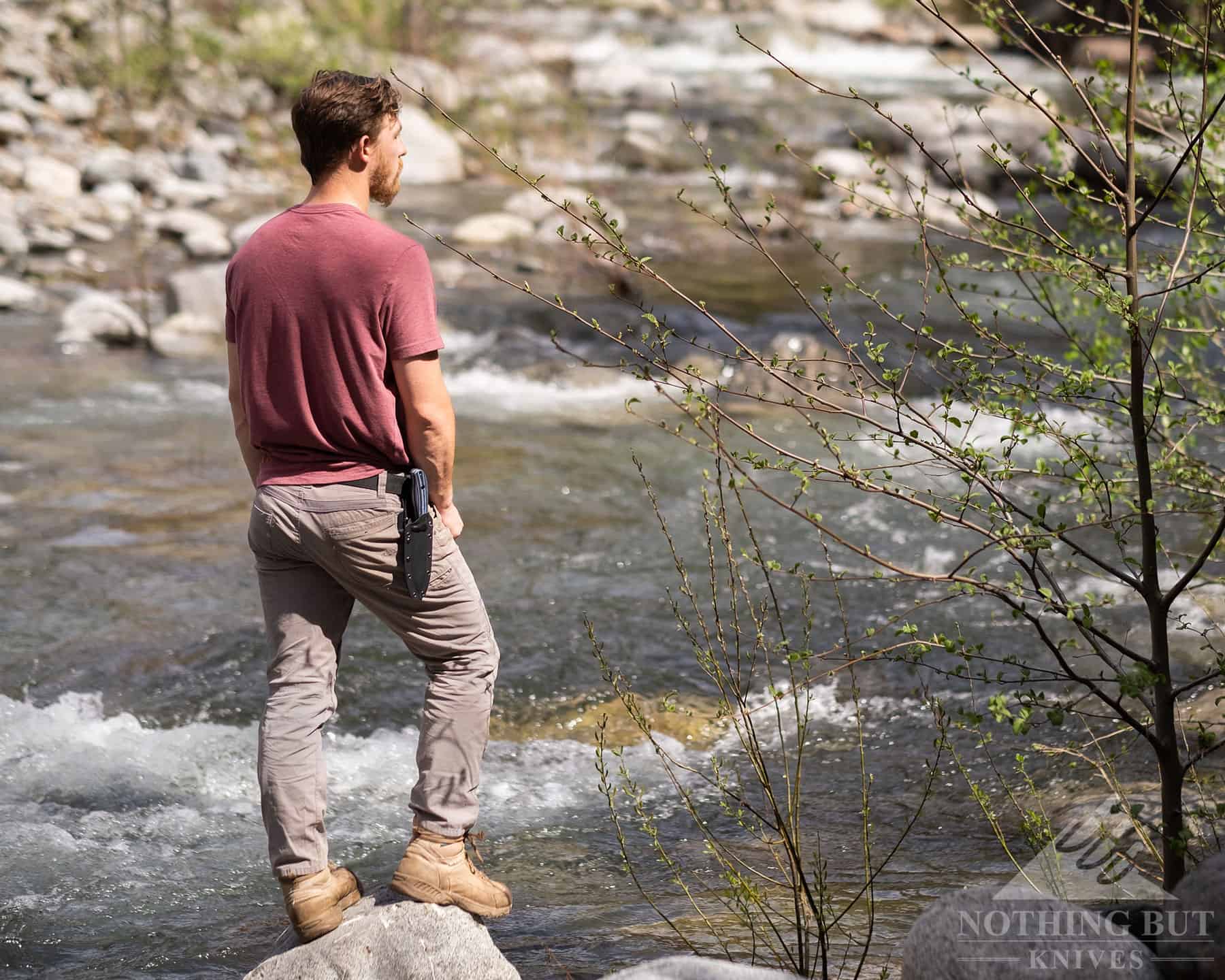 This image shows how easy the Off-Grid Ridgeback knife carries while hiking. 