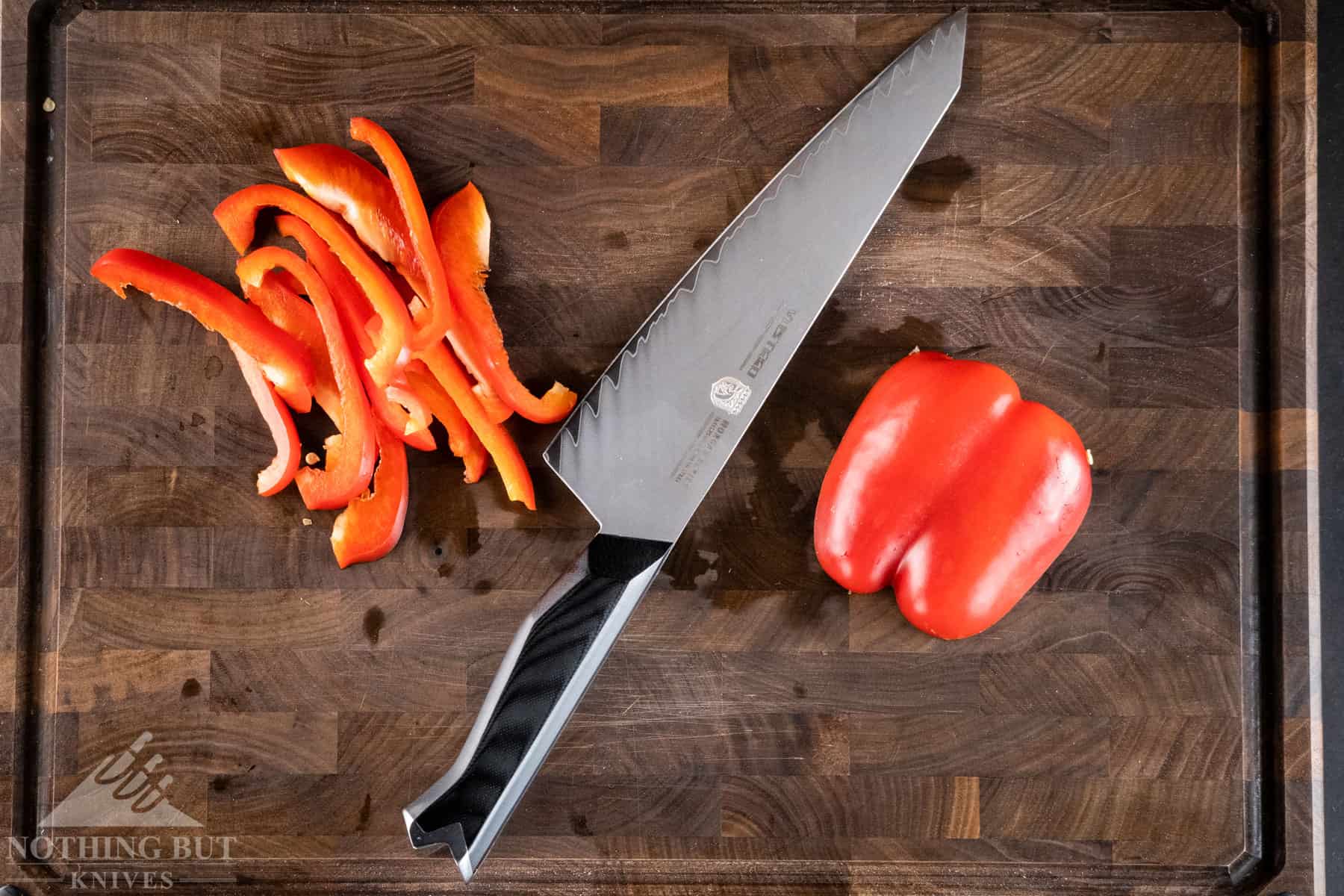 The Vosteed Morgan chef knife made short work of the bell pepper. 