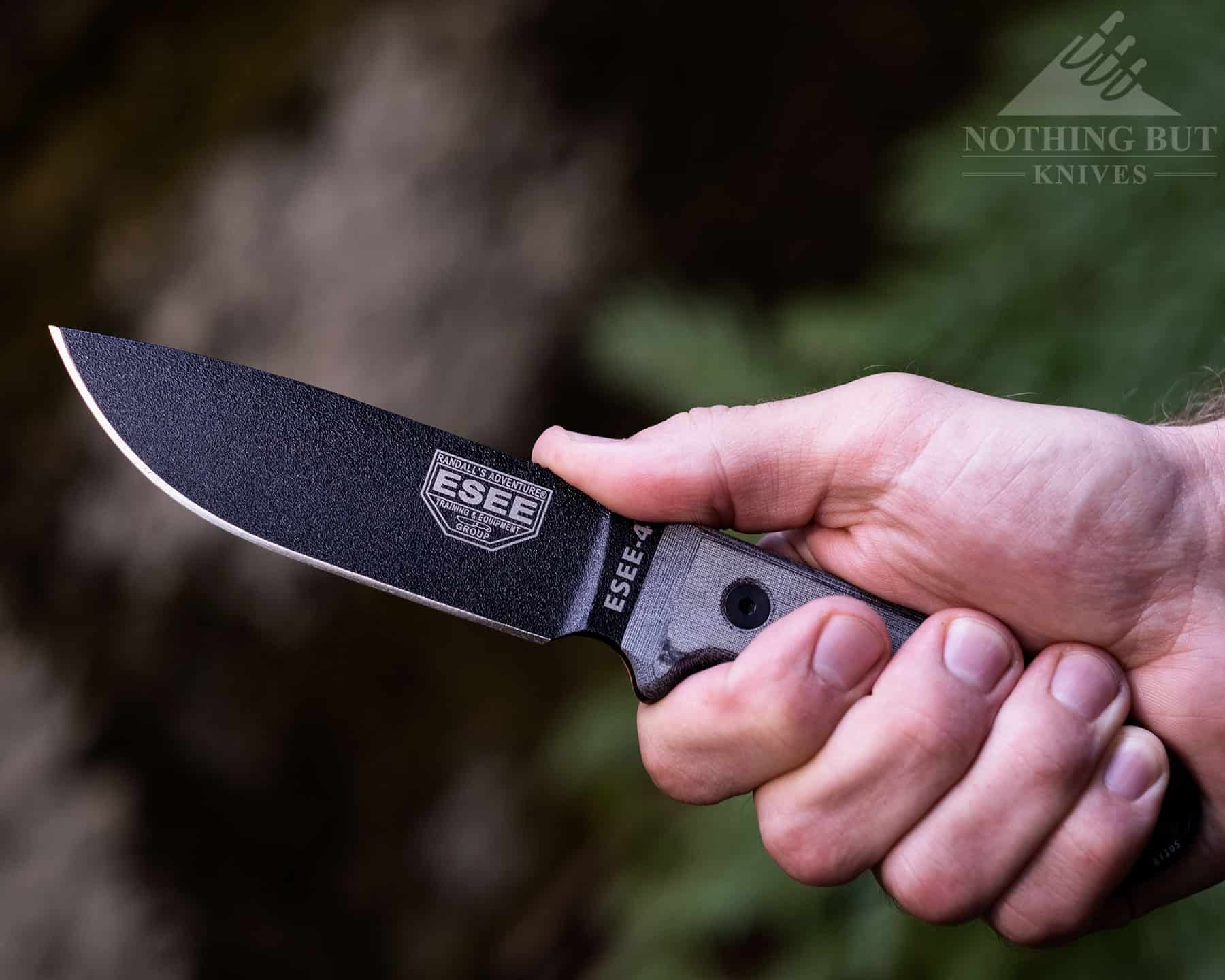 The ergonomic easy to grip Micarta handles of the Esee 4, make it a great choice for a tactical knife.