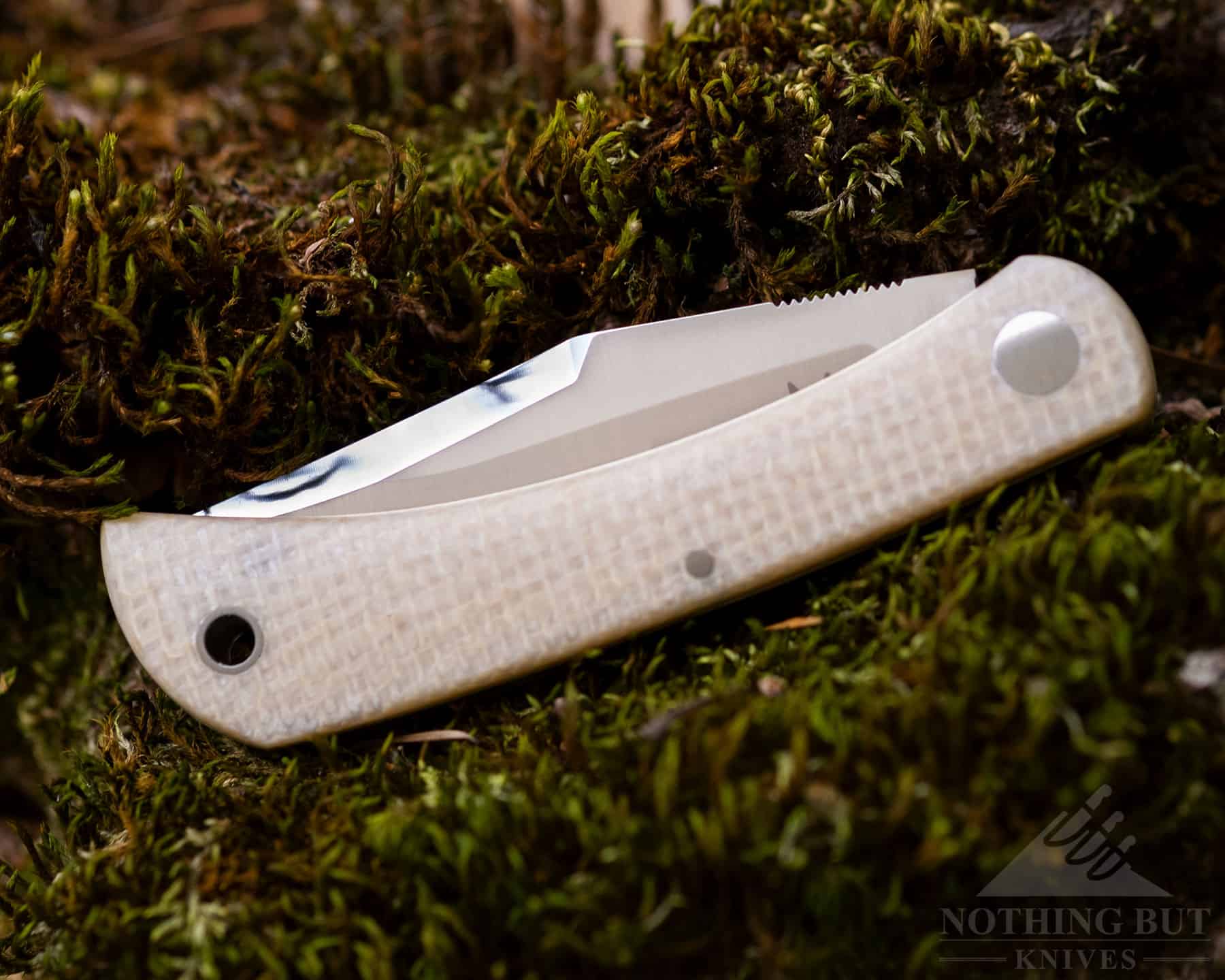 The Fox Libar series of slip joint pocket knives feature a great design and a unique look. The white micarta version is shown here in the closed position. 