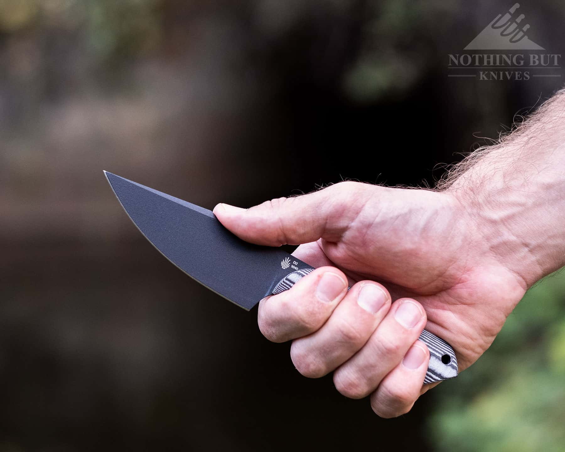 The Kizer Maverick Harpoon is lightweight and ergonomic making it a great choice for tactical situations.  