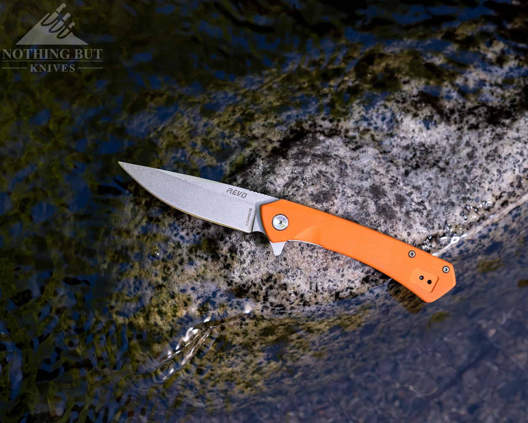 The Revo Warden 2 features a 9Cr18MoV steel blade.
