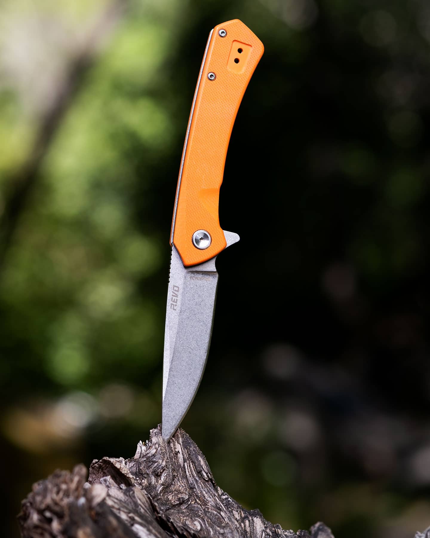 Header image for our in-depth review of the Revo Warden 2 pocket knife.