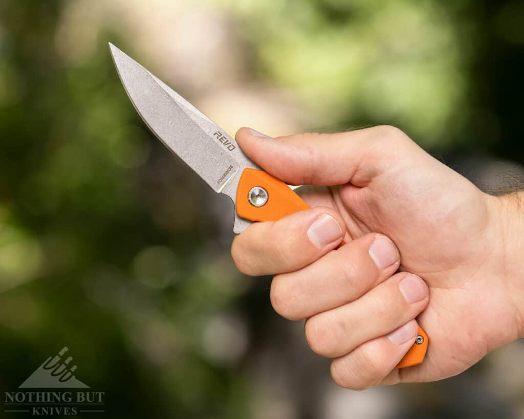 The well designed handle of the Warden V2 is comfortable and easy to grip.