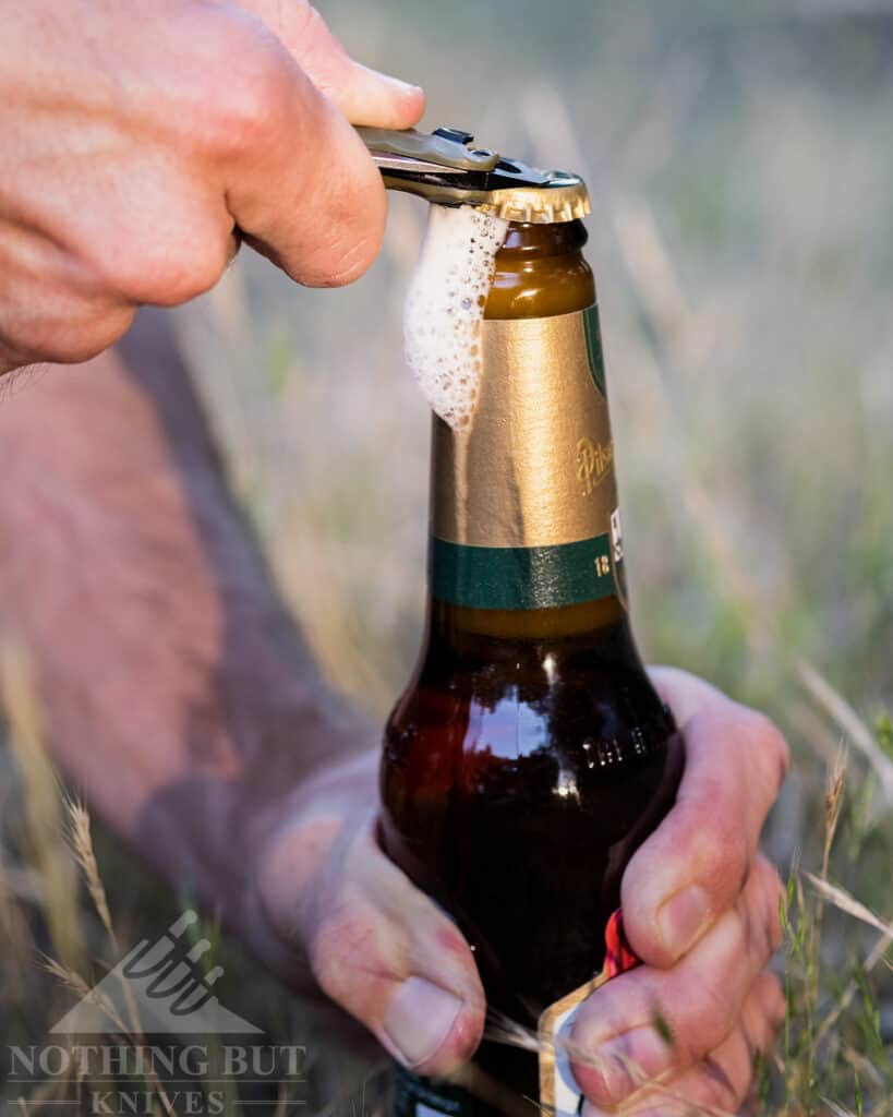 Our Favorite Knives For Opening Beers - Image 7 Opening a Pilsner with the Kershaw Shuffle.