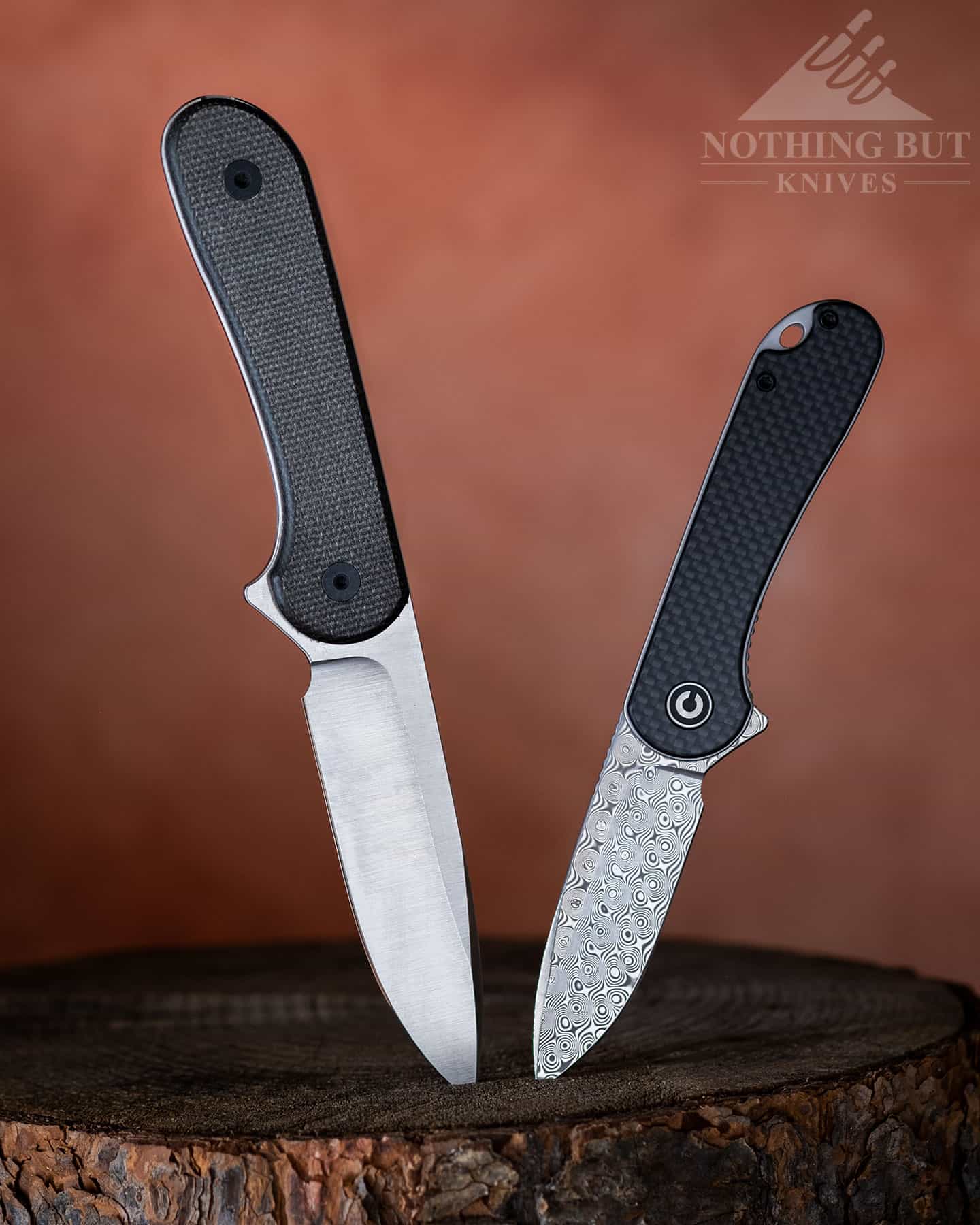 The Civivi Elementum fixed blade is designed like the folding knife version.