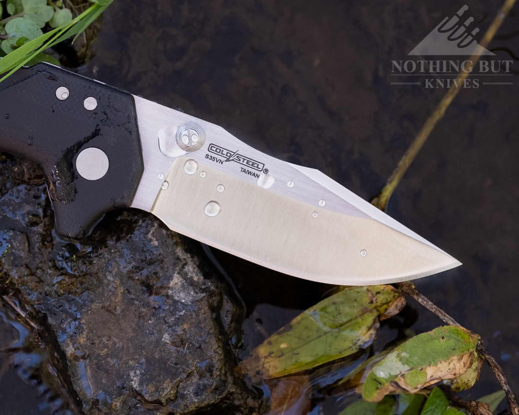 The Cold Steel Engage pocket knife blade is  made of S35VN steel, and it offers good edge retention and corrosion resistance. 