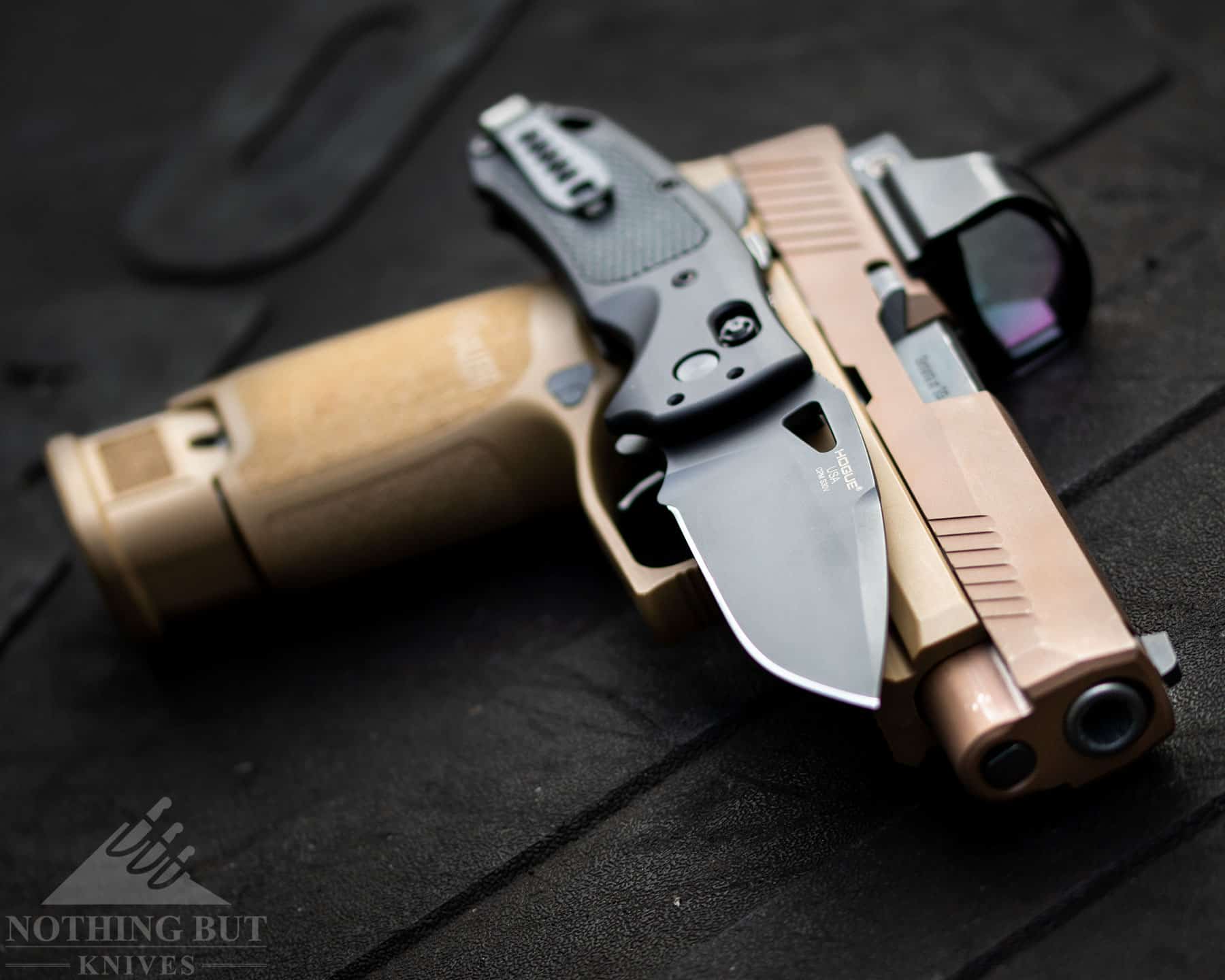 Hogue Sig K320 Axg Pro Review - Image 5 The Hogue SIG K320 and the SIG Sauer P320 share a few material similarities.