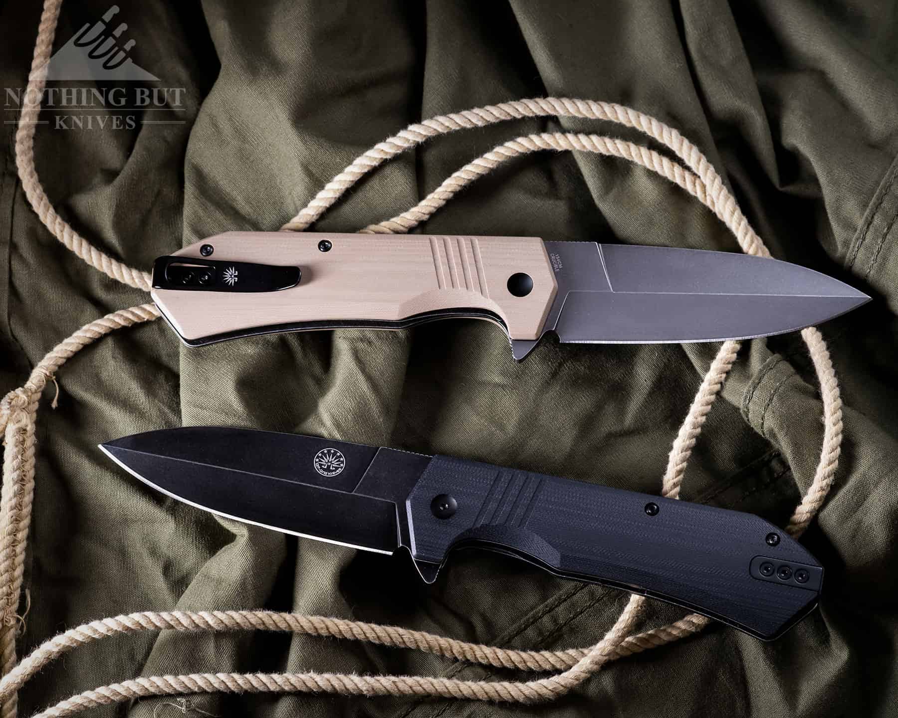 The two sides of the Off-Grid stinger folding knife showing the pocket clip on the Coyote version and the logo side of the blackout version.