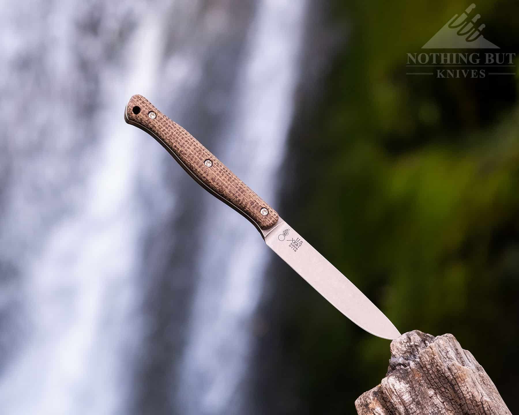 The White River Knives Exodus for is a well designed fixed blade that is perfect for exploring the wilderness. 