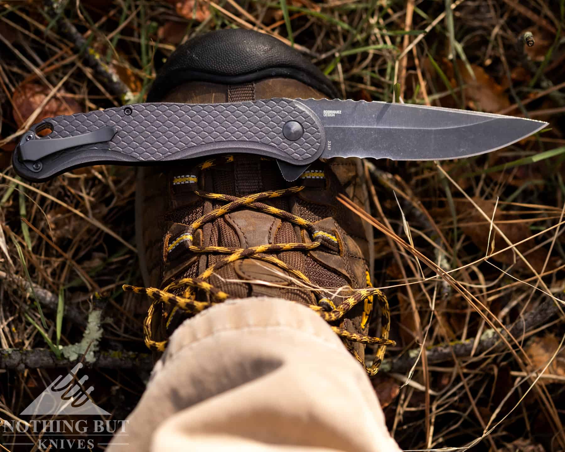 The Taco Viper is a fairly long pocket knife, but it is thin enough that it does not take up too much room in the pocket. 
