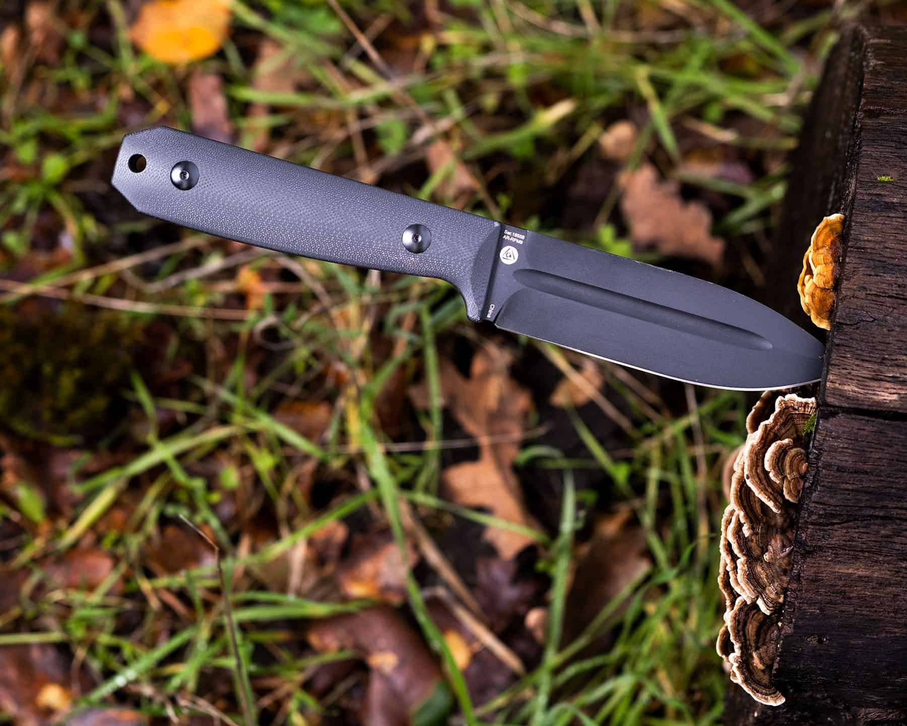 The AR-RPM9 steel blade of the Wreckhart is a great budget steel. 